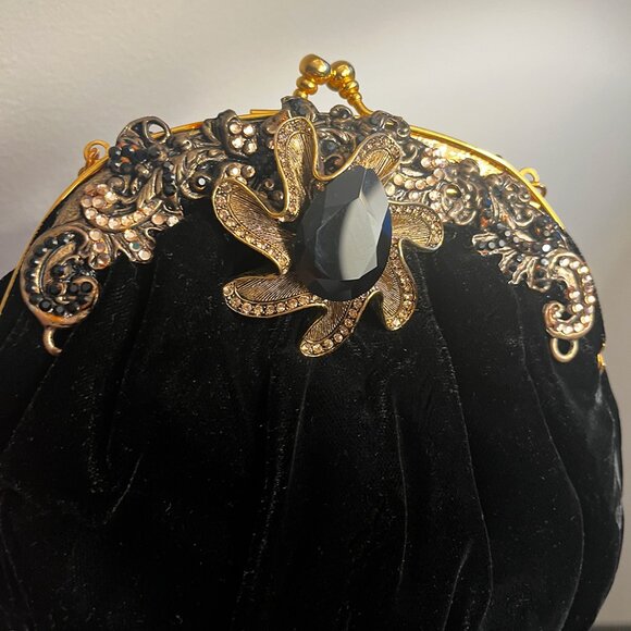 Letty Rare, Vintage Black Velvet Bag with Rhinestones / Decorative Clasp - Picture 2 of 12